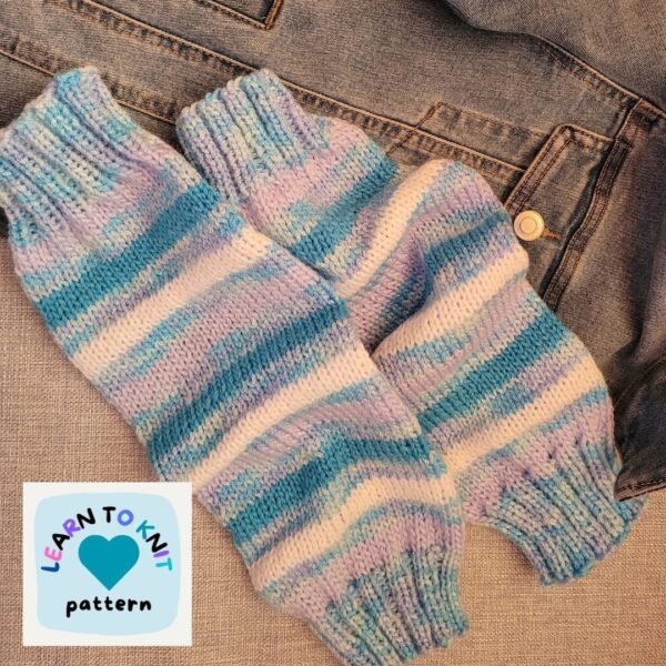 Leg warmers knitting pattern using 8 ply yarn