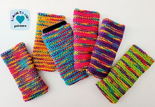 Easy mobile phone socks knitting pattern using 8 ply yarn - 3 versions
